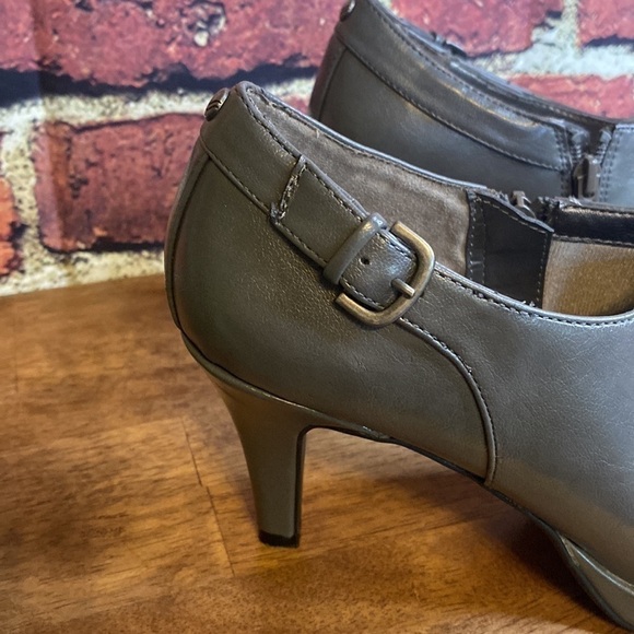 Life Stride Comfort Grey Platform Round Toe Heeled Bootie Size 8 - Picture 4 of 14